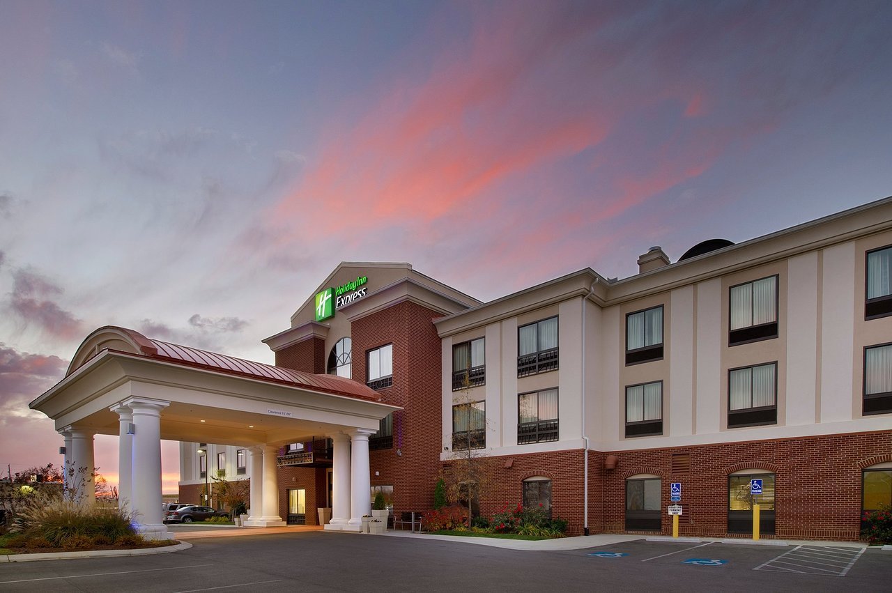 Holiday Inn Express & Suites Tullahoma, Tullahoma, TN Jobs