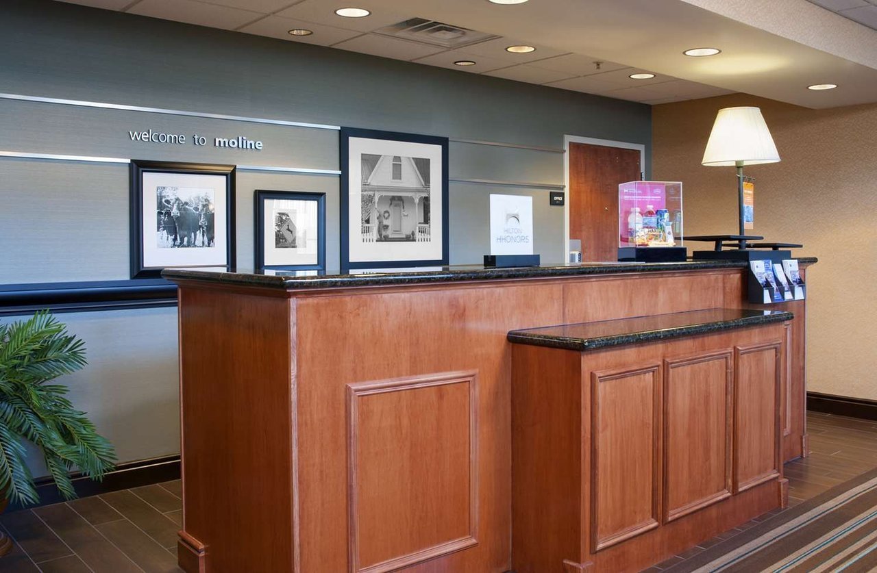 Hampton Inn & Suites MolineQuad City International Airport, Moline, IL