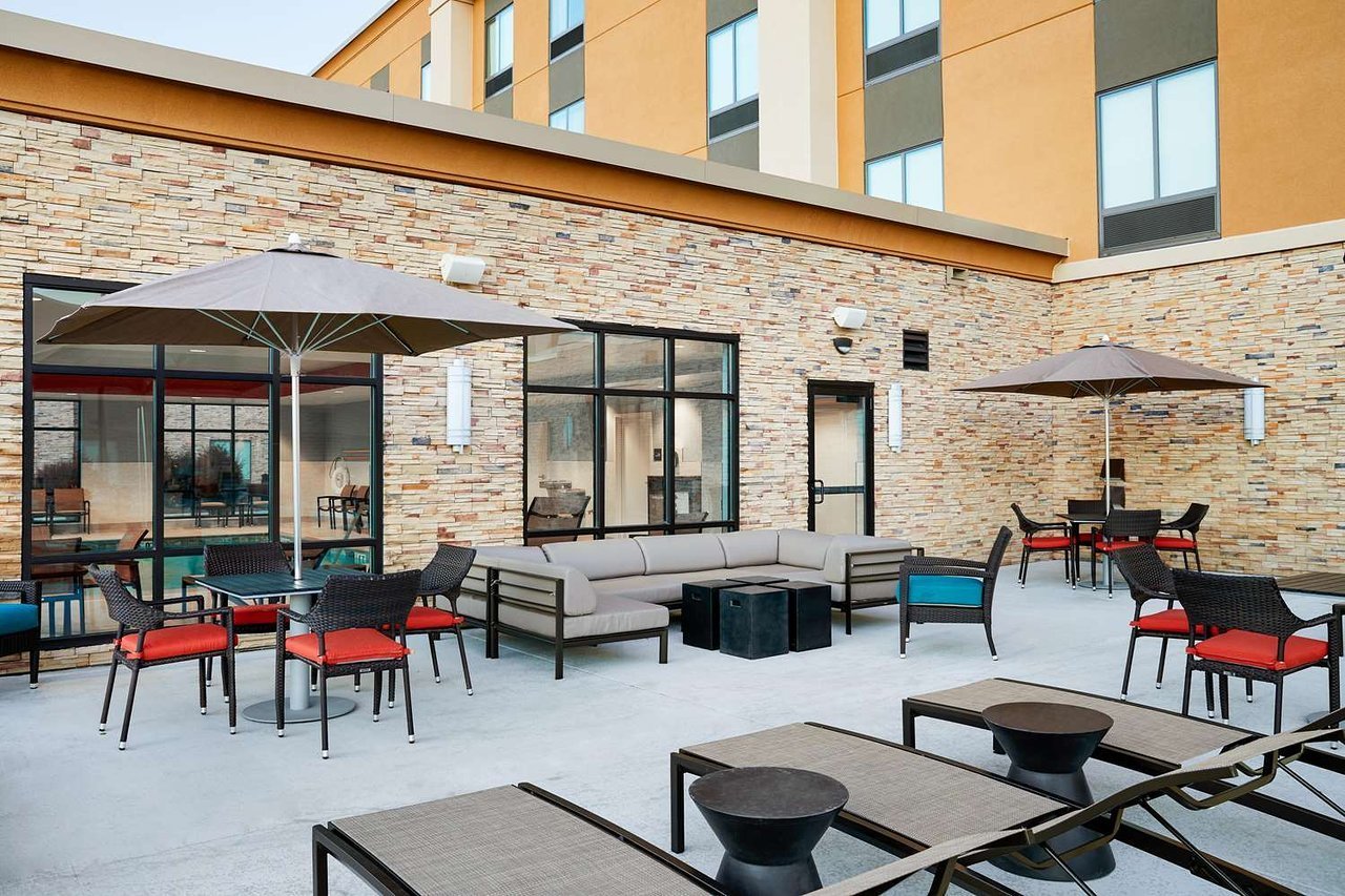 Hampton Inn & Suites Chicago/Waukegan, Waukegan, IL Jobs Hospitality