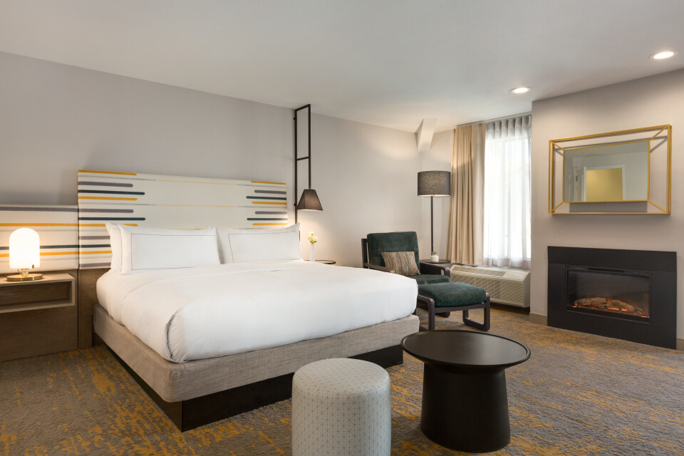 DoubleTree by Hilton Hotel Campbell Pruneyard Plaza, Campbell, CA