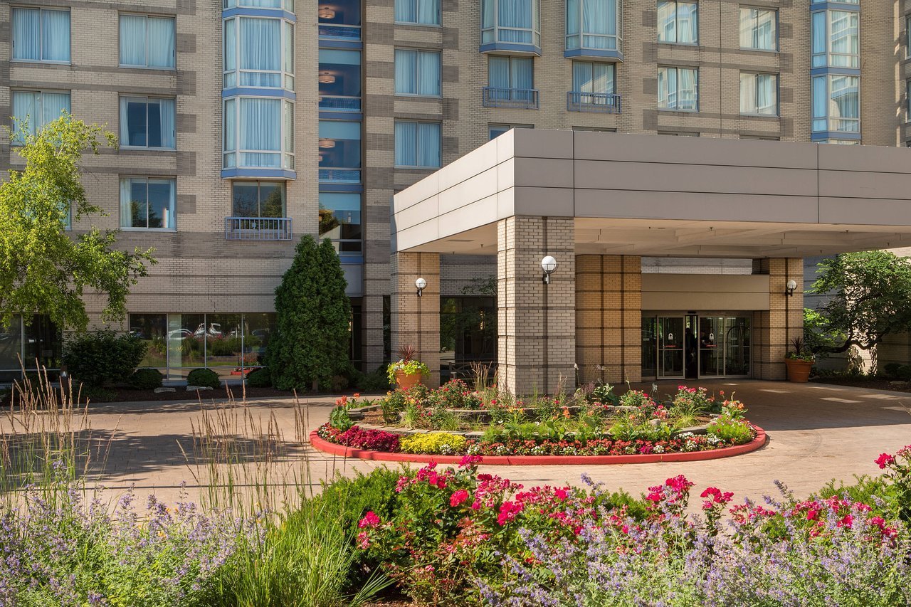 Jobs at Sheraton Suites Chicago Elk Grove, Elk Grove Village, IL